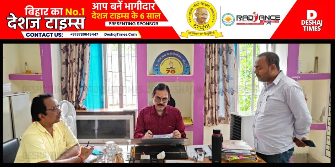 a man sitting at a deskDarbhanga News|Madhubani News| Satyendra Prasad suddenly reached Madhubani Public Relations Office, said - there is dirt, cleanliness is necessary
