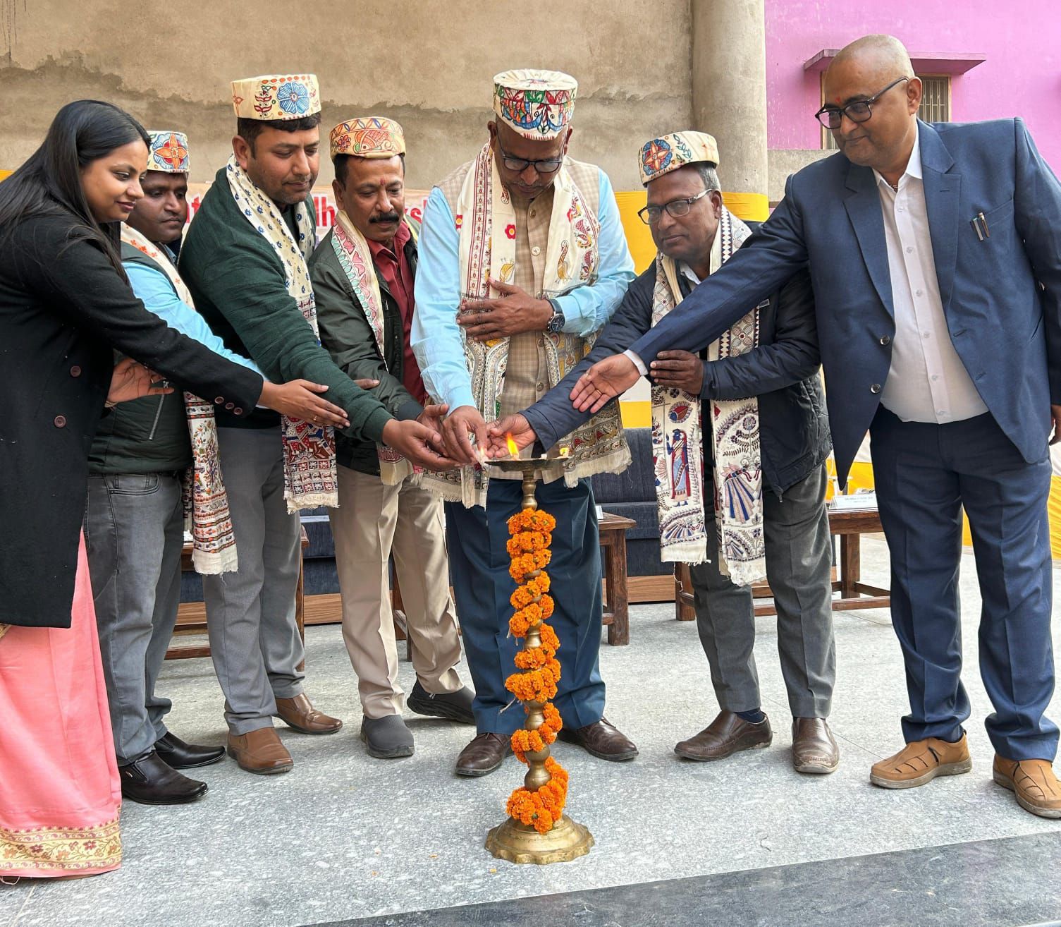 दरभंगा महात्मा गांधी शिक्षण संस्थान में विज्ञान और कला का अद्भुत संगम: छात्रों ने दिखाया नवाचार का कमाल | Deshaj Times दरभंगा महात्मा गांधी शिक्षण संस्थान में विज्ञान और कला का अद्भुत संगम: छात्रों ने दिखाया नवाचार का कमाल