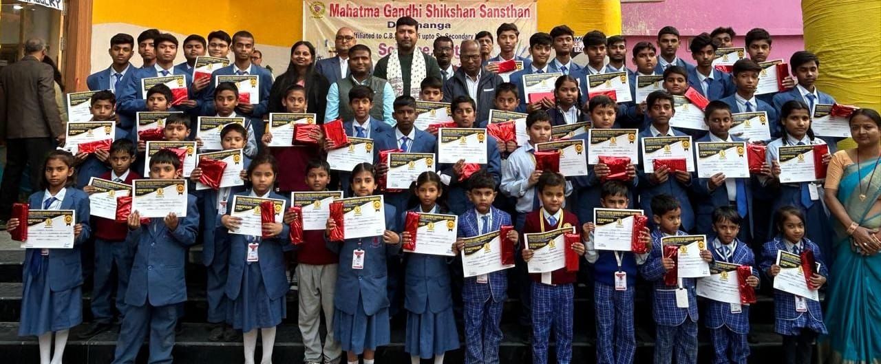 दरभंगा महात्मा गांधी शिक्षण संस्थान में विज्ञान और कला का अद्भुत संगम: छात्रों ने दिखाया नवाचार का कमाल