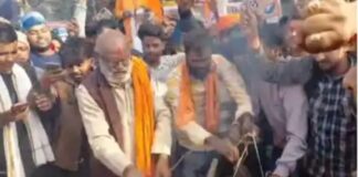 Bangladesh Hindu violence: बांग्लादेश में हिंदुओं पर अत्याचार के खिलाफ सासाराम में उफनता जनसैलाब, UN से दखल की मांग