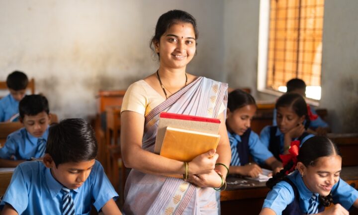 Bihar Teachers News: बिहार में हजारों शिक्षकों का इंतजार खत्म! सरकार ने जारी किए 999 करोड़, जानें कब मिलेगा पैसा?