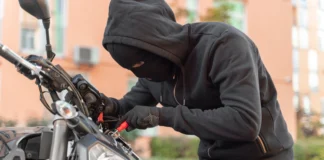 Darbhanga Bike Theft: दिनदहाड़े बाइक चोरी से हड़कंप, बहादुरपुर में चोरों का आतंक