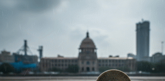 भारतीय रुपये में रिकॉर्ड गिरावट: डॉलर के मुकाबले रुपया 89.85 के ऐतिहासिक निचले स्तर पर, जानिए क्या हैं इसके मायने Bihar News Deshaj Times