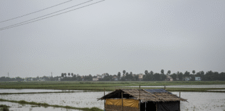 मुजफ्फरपुर में बाढ़ पीड़ितों के हक की लड़ाई, मुआवजे के लिए शुरू हुआ अनशन! Bihar News Deshaj Times