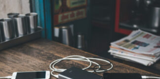 बड़ी बैटरी वाले फोनों के बावजूद क्यों है Power Bank की ज़रूरत: जानिए इसके 5 अहम कारण Bihar News Deshaj Times