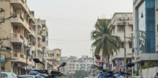 KTM 160 Duke बनाम Yamaha MT-15 V2: कौन है सेगमेंट का असली स्ट्रीटफाइटर किंग? Bihar News Deshaj Times