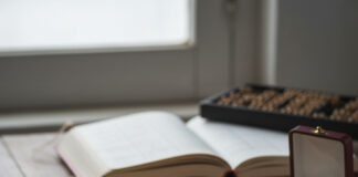 ऐतिहासिक ऊंचाई पर पहुंचा Gold Price: क्या है निवेशकों के लिए अगला कदम? Bihar News Deshaj Times