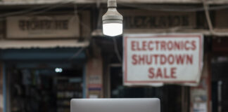 2025 में Apple Products को लगा बड़ा झटका: iPhone SE और MacBook Air M3 अब नहीं दिखेंगे! Bihar News Deshaj Times