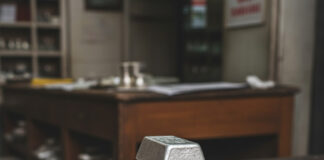 रिकॉर्ड तोड़ तेजी पर Silver Price: क्या हैं इस उछाल के पीछे के कारण? Bihar News Deshaj Times