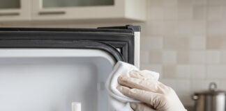 फ्रिज क्लीनिंग टिप्स: काले रबर सील को चमकाएं, घर को स्वच्छ बनाएं! Bihar News Deshaj Times