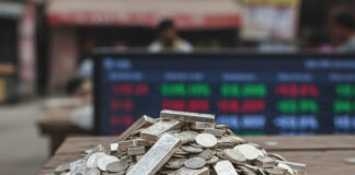 चांदी का रेट: MCX पर ₹2.5 लाख के पार, क्या हैं इस ऐतिहासिक तेजी के कारण? Bihar News Deshaj Times