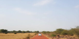 मध्य प्रदेश की लाल सड़क: क्या यह नई पहल Car Safety को चुनौती देगी? Bihar News Deshaj Times