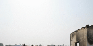 मुजफ्फरपुर में भीषण अग्निकांड: दो घर राख, एक आंशिक क्षतिग्रस्त, बेघर हुए परिवार Bihar News Deshaj Times