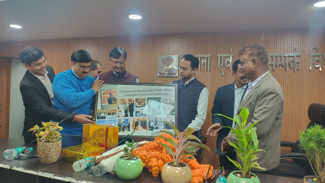 पटना जनसंपर्क विभाग से विदा हुए निदेशक वैभव श्रीवास्तव, बोले - बिहार को देखने की मानसिकता बदलने की जरूरत