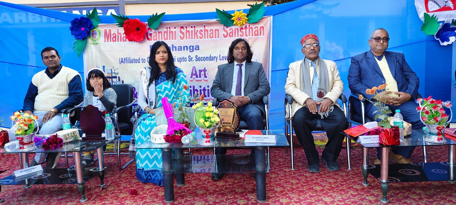 दरभंगा महात्मा गांधी शिक्षण संस्थान में 'School Exhibition': नन्हे वैज्ञानिकों और कलाकारों ने बिखेरा हुनर का जलवा | Deshaj Times दरभंगा महात्मा गांधी शिक्षण संस्थान में 'School Exhibition': नन्हे वैज्ञानिकों और कलाकारों ने बिखेरा हुनर का जलवा