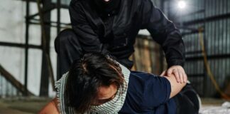 Darbhanga Crime News: कमतौल में नाबालिग ने गांजा लाने से किया मना, अपराधगर्द ने घर में घुसकर पीटा, जमकर की लूटपाट