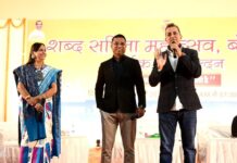 Bokaro News: Digital Education की चकाचौंध में खो रहा बचपन? विद्वानों ने चेताया- ‘मोबाइल जगाता है, किताबें सुलाती हैं’ Bihar News Deshaj Times