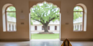 प्रेमानंद जी महाराज के दिव्य Premanand Ji Maharaj Teachings: पति-पत्नी के कर्मों का फल Bihar News Deshaj Times