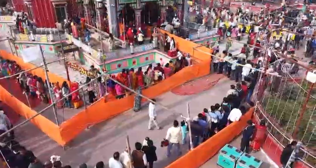 Darbhanga Maa Shyama Temple: नव वर्ष पर श्यामा मंदिर में उमड़ा भक्तों का सैलाब, एक लाख से अधिक को मां ने दिए दर्शन