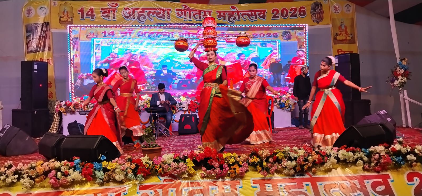 कमतौल अहल्या गौतम महोत्सव: समापन समारोह में कला और संस्कृति के संगम से मंत्रमुग्ध श्रोता, मंच से आंचल की Report Live