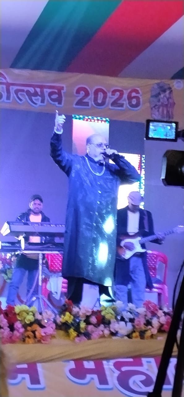 Darbhaga News : कमतौल अहल्या गौतम महोत्सव में जॉली मुखर्जी ने झुमाया, नीलोफर शबनम ने 'इक राधा इक मीरा दोनों ने श्याम को चाहा...दर्शकों को मनोरंजन और कॉमेडी का तड़का