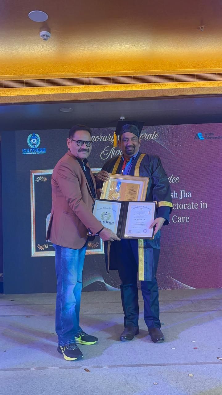 Darbhanga News: बिरौल अनुमंडल को दिल्ली में बड़ा सम्मान, स्वास्थ्य सेवा को समर्पित डॉ. राजेश झा को मिला डॉक्टरेट की मानद उपाधि, बॉलीवुड अभिनेता मुश्ताक खान ने किया सम्मानित