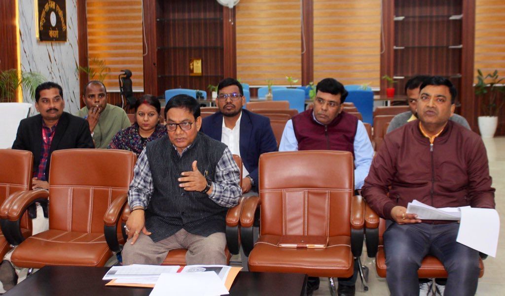 Bokaro Health News: DC Ajay Nath Jha की हेल्थ टिप्स, 28 स्वास्थ्य उपकेंद्रों को मिलेगा नया भवन और बहुत कुछ... पढ़िए