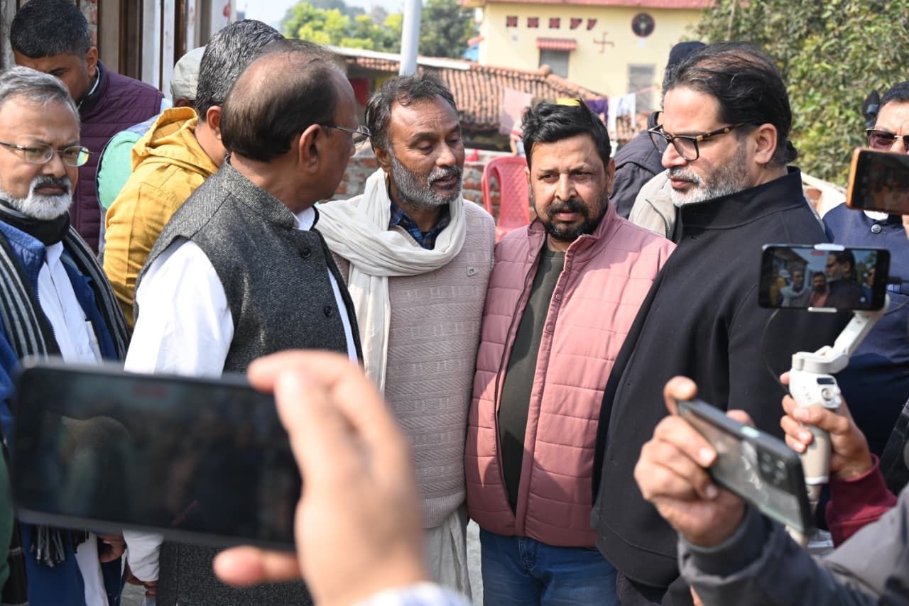 Patna Girls Hostel Death: पटना गर्ल्स हॉस्टल में छात्रा से यौन हिंसा और क़त्ल में परिजनों से मिले प्रशांत किशोर, जानिए क्या देखा, क्या कहा!