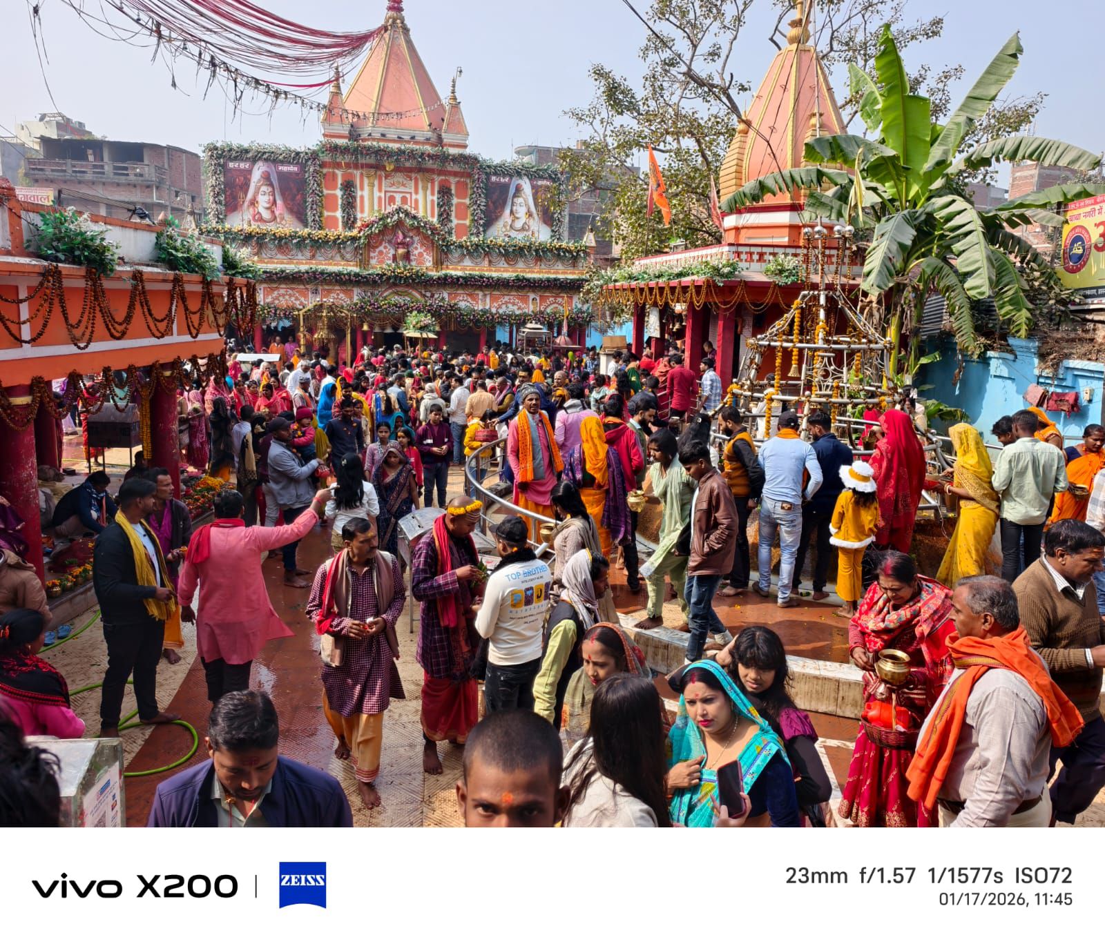 Darbhanga Narak Nivaran Chaturdashi पर Bihar के हर कोने से बाबा कुशेश्वरनाथ धाम में शिवभक्तों का सैलाब, 90 रुपए किलो बिका बेर | Deshaj Times Darbhanga Narak Nivaran Chaturdashi पर Bihar के हर कोने से बाबा कुशेश्वरनाथ धाम में शिवभक्तों का सैलाब, 90 रुपए किलो बिका बेर