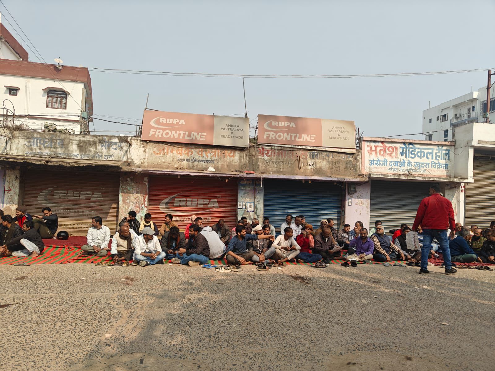 Darbhanga Big Breaking News: HC के आदेश पर गरजा बुलडोजर, दुकानदारों और प्रशासन में सीधी भिड़ंत, 4 दुकानें टूटी, जानिए अपडेट | Deshaj Times Darbhanga Big Breaking News: HC के आदेश पर गरजा बुलडोजर, दुकानदारों और प्रशासन में सीधी भिड़ंत, 4 दुकानें टूटी, जानिए अपडेट