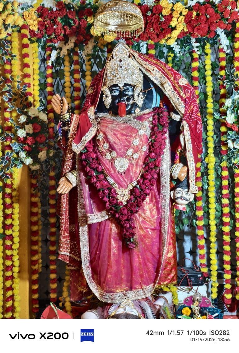 Darbhanga News: Kusheshwarsthan में भव्य शोभायात्रा के साथ मां काली मंदिर में नवरात्रि महोत्सव का आगाज़, जयकारों से गूंजा पूरा इलाका