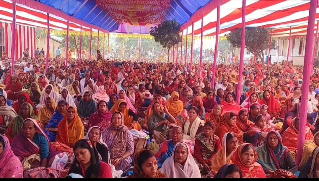 Bhagalpur News: महर्षि मेही आश्रम में सत्संग की गंगा में छलका आस्था का सैलाब, संतों के उपदेश, भजन और प्रवचन में भाव-विभोर भक्त