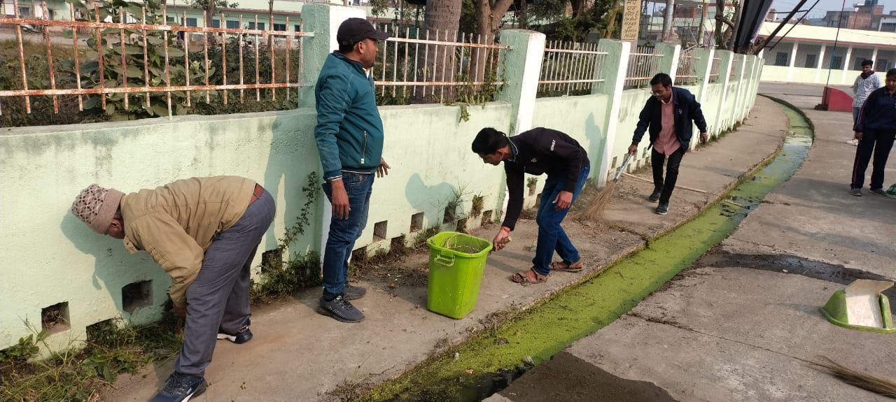 Darbhanga CM Science College में छात्रों ने उठाया बीड़ा, नाले की सफाई कर पेश की मिसाल, जानें पूरी खबर