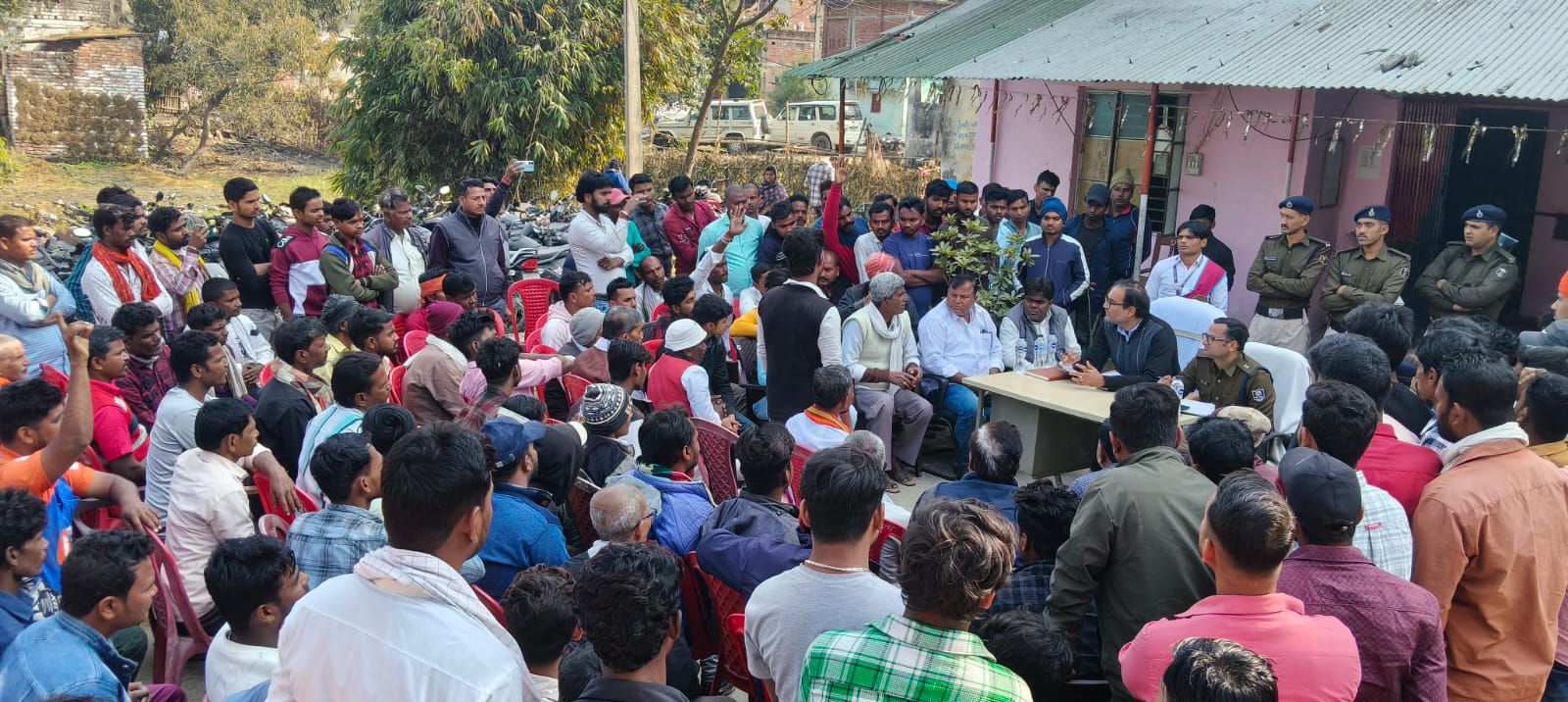 Darbhanga News: सरस्वती पूजा पर घनश्यामपुर में डीजे-ऑर्केस्ट्रा बैन, SDO शशांक, SDPO प्रभाकर की दो टूक - सुरक्षा की गुपचुप निगहबानी