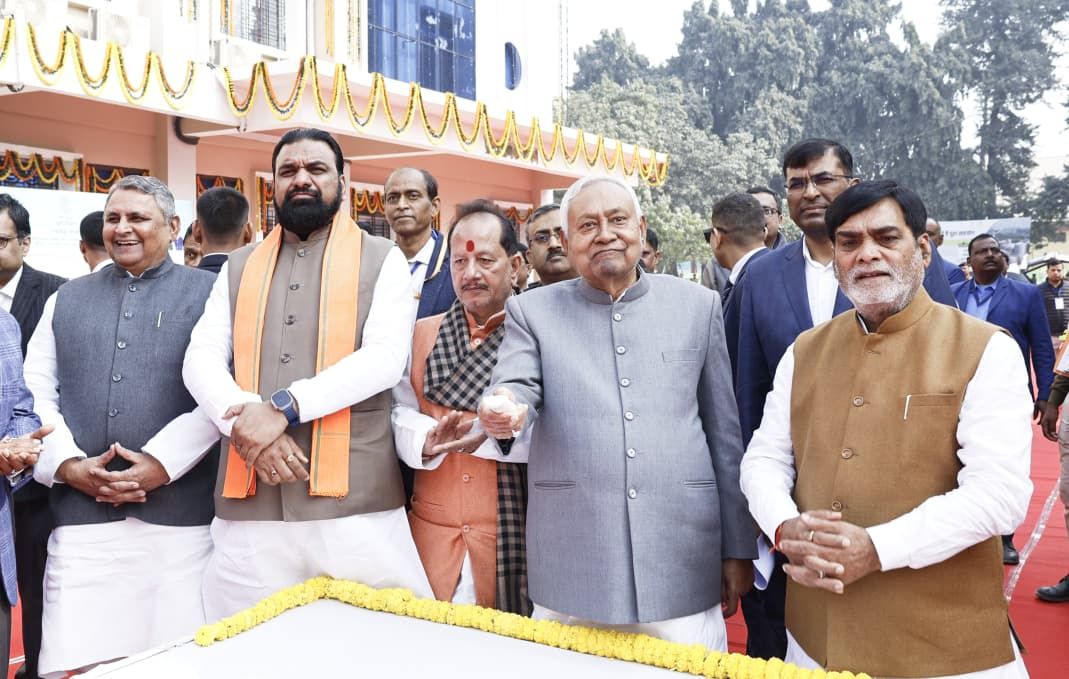 Muzaffarpur News: 172 योजनाओं का उद्घाटन, शिलान्यास और कार्यारंभ...CM Nitish ने खोला 853 करोड़ का पिटारा, सड़कों-पुलों के जाल से बदलेगी जिले की तस्वीर!