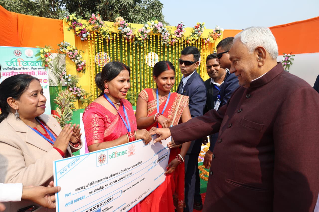 Madhubani Big Breaking News: मधुबनी में CM Nitish, विकास परियोजनाओं का शिलान्यास और लोकार्पण... तस्वीरें बोलतीं है