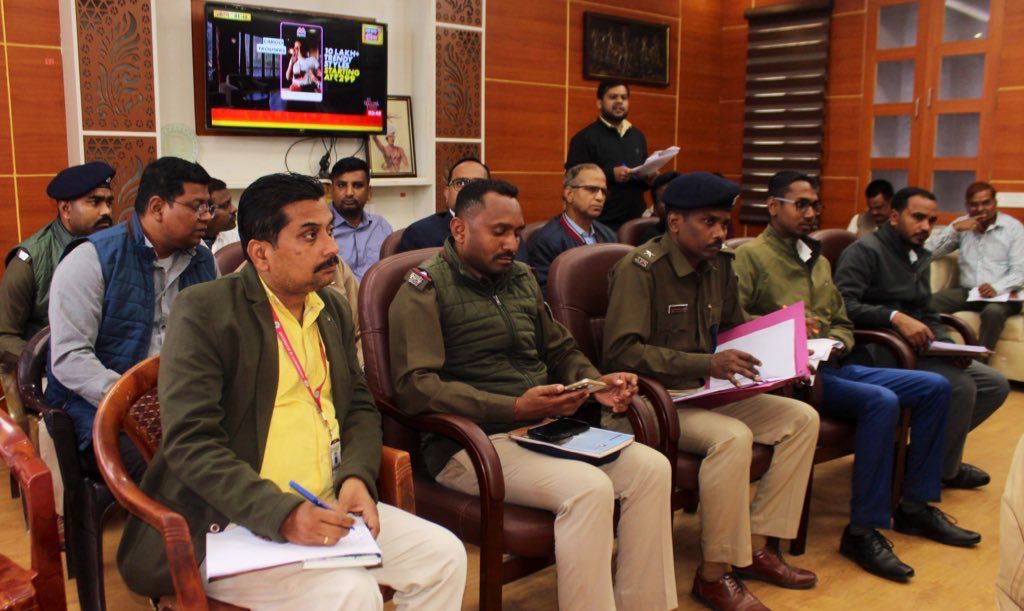 Bokaro Road Safety: Road Safety पर बोकारो में DDC का सख्त एक्शन, अवैध गैराजों पर चलेगी कार्रवाई, दिए कई कड़े निर्देश