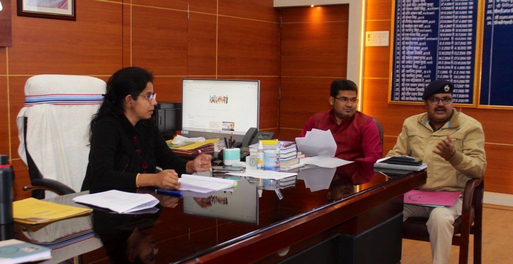 Bokaro Road Safety: Road Safety पर बोकारो में DDC का सख्त एक्शन, अवैध गैराजों पर चलेगी कार्रवाई, दिए कई कड़े निर्देश