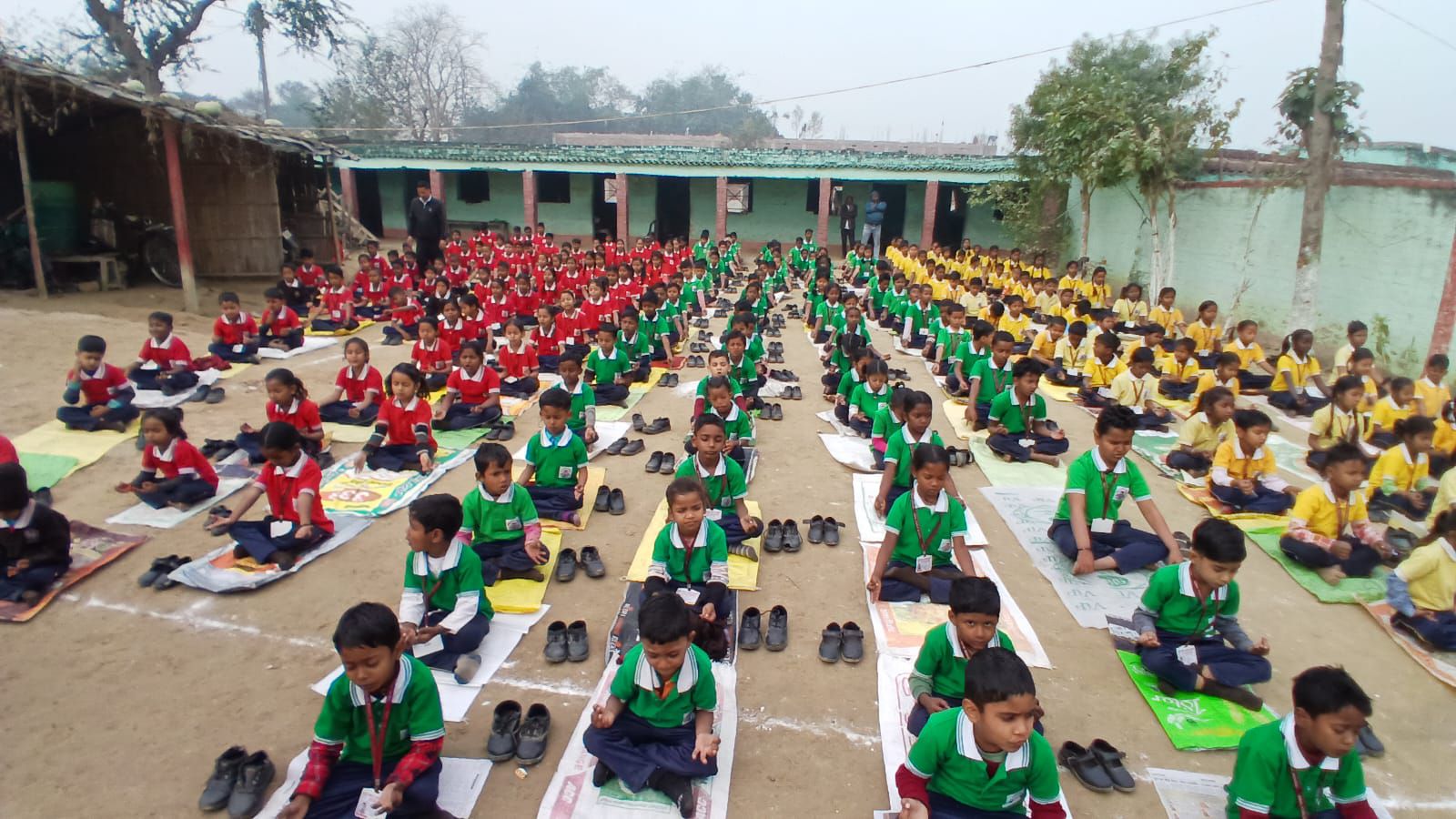 Darbhanga News: Alinagar आइडियल पब्लिक स्कूल में छात्रों के लिए विशेष Yoga Camp का आयोजन, बच्चों ने सीखे एकाग्रता और अनुशासन के गुर