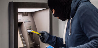 Darbhanga ATM Fraud: सिंहवाड़ा के भरवाड़ा में बदला ATM कार्ड, खाते से उड़ाए ₹हजारों, जानिए Muzaffurpur कनेक्शन