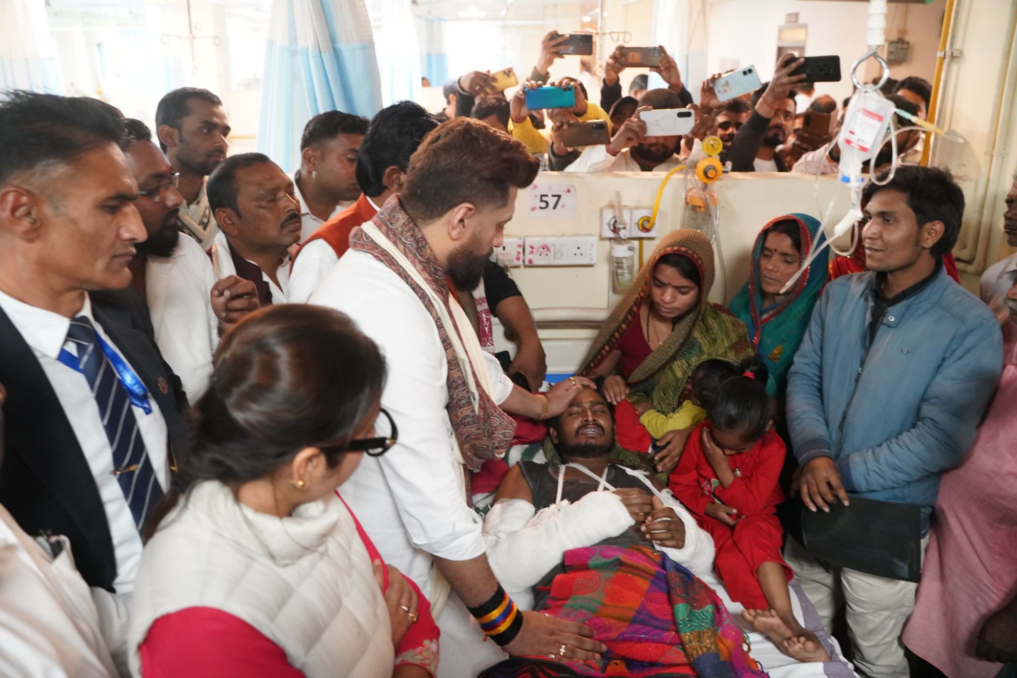 Chirag Paswan Darbhanga Visit: केंद्रीय मंत्री चिराग का दरभंगा दौरा...हरिनगर कांड के पीड़ित और घायल दिलों को मरहम... पढ़िए 'तुम्हारा बड़ा भाई खड़ा है' | Deshaj Times Chirag Paswan Darbhanga Visit: केंद्रीय मंत्री चिराग का दरभंगा दौरा...हरिनगर कांड के पीड़ित और घायल दिलों को मरहम... पढ़िए 'तुम्हारा बड़ा भाई खड़ा है'