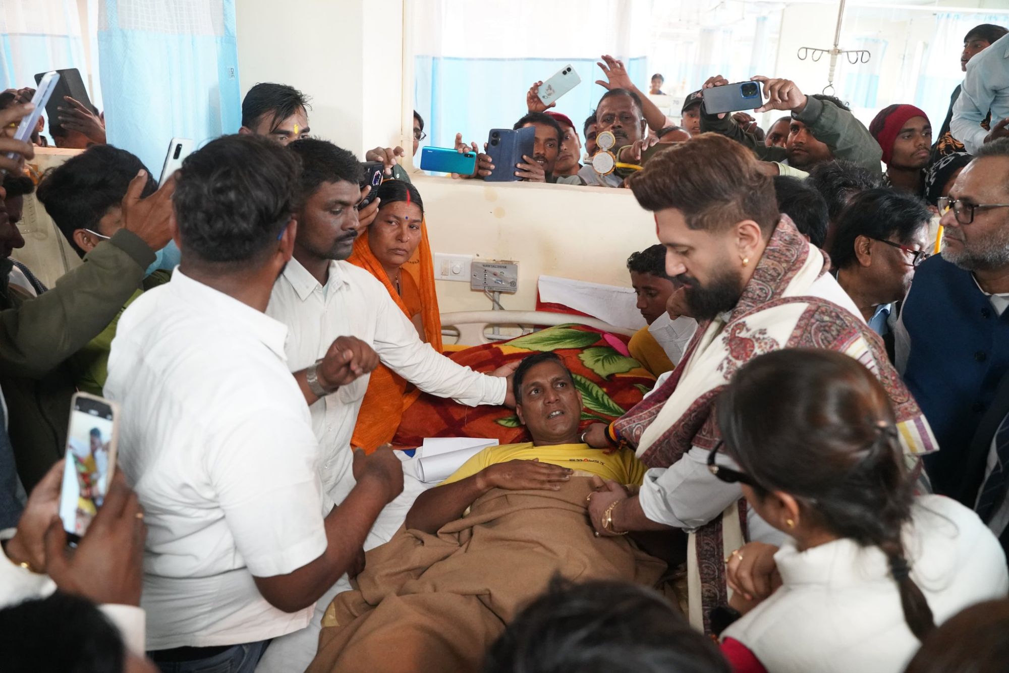 Chirag Paswan Darbhanga Visit: केंद्रीय मंत्री चिराग का दरभंगा दौरा...हरिनगर कांड के पीड़ित और घायल दिलों को मरहम... पढ़िए 'तुम्हारा बड़ा भाई खड़ा है' | Deshaj Times Chirag Paswan Darbhanga Visit: केंद्रीय मंत्री चिराग का दरभंगा दौरा...हरिनगर कांड के पीड़ित और घायल दिलों को मरहम... पढ़िए 'तुम्हारा बड़ा भाई खड़ा है'