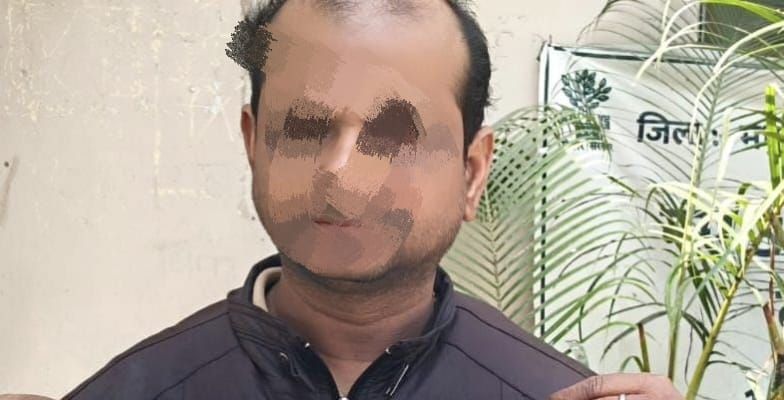 Madhubani News: अवैध आरा मिल पर छापा मारने गई टीम पर कुल्हाड़ी-कुदाल से जानलेवा हमला, वन अफसर ज़ख्मी, 2 गिरफ्तार