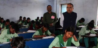 बोकारो में मैट्रिक-इंटर परीक्षा पर प्रशासन की पैनी नजर, DC-DDC ने केंद्रों पर मारा छापा, दिए सख्त निर्देश | Bokaro News