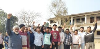 Darbhanga News: सिंहवाड़ा में एडमिट कार्ड के लिए छात्रों का हंगामा