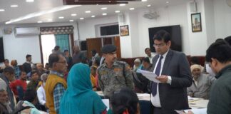 Araria News: अररिया में लगा DM विनोद दूहन के सामने शिकायतों का अंबार, 101 मामलों पर ऑन द स्पॉट समाधान