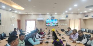 Madhubani Road Safety: DM आनंद शर्मा ने अधिकारियों के कसे पेंच, अवैध पार्किंग से लेकर हिट एंड रन तक… जानिए बैठक के 10 बड़े निर्देश