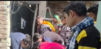 Bhagalpur News: युवक की मौत के बाद अंतिम संस्कार पर महाभारत, दफनाने पर अड़ा परिवार, मोहल्ले वालों का बहिष्कार की धमकी… पढ़िए हिंदू या ईसाई, किस रीति से हो अंतिम संस्कार? Bihar News Deshaj Times