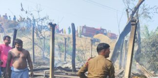 Darbhanga News: घनश्यामपुर की खुशियों में आग, Fire ने मचाया तांडव, Short Circuit लाखों की संपत्ति जलकर राख, परिवार सड़क पर Bihar News Deshaj Times