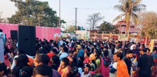 Bhagalpur News: जब बच्चों ने छुए माता-पिता के पैर तो छलक आए आंसू, बाबा बूढ़ानाथ मंदिर बना भावुक पलों का गवाह